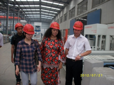 2012.7.21日坦桑尼亞總統(tǒng)夫人來我公司參觀指導(dǎo)、洽談合作